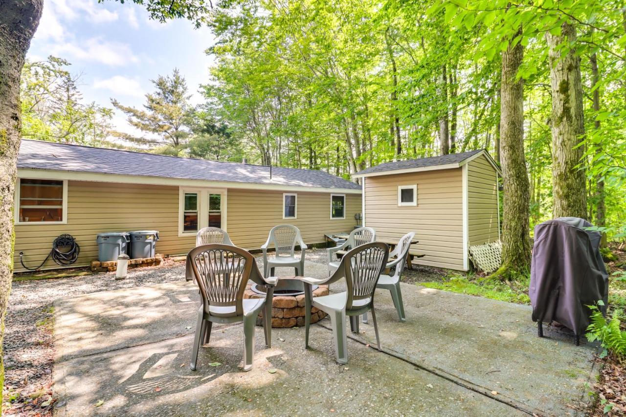 Holiday home Tree-lined Pocono Retreat Walk To Beaches!
