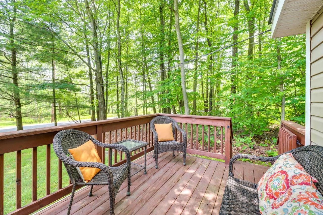 Tree-lined Pocono Retreat Walk To Beaches!